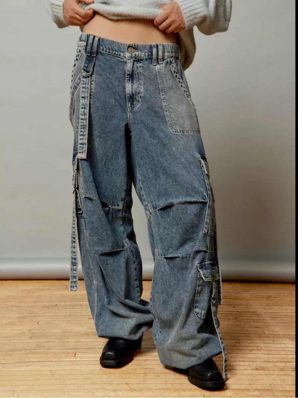 BDG Urban Outfitters Ballon Cargo Womens Size 27 Distressed Wide-Leg Cargo Jeans